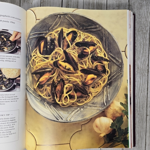 The Italian Cooking Encyclopedia Book - Picture 6 of 7